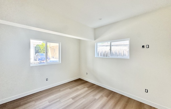 1135 S DOHENY DR
