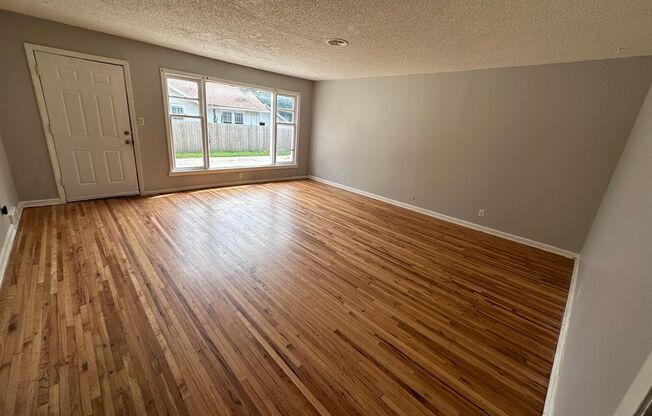2 beds, 1 bath, $795, Unit 915 N Oliver