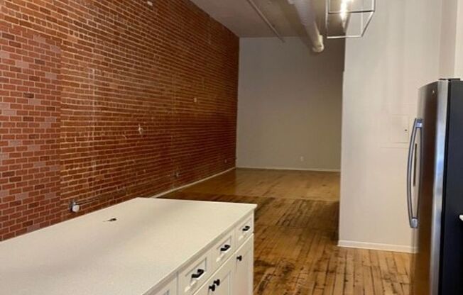 Studio, 1 bath, 982 sqft, $1,550, Unit 111