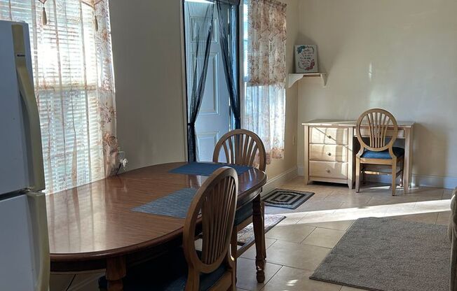 Furnished 1-Bedroom Apartment with Utilities Included – Prime Dunedin Location!