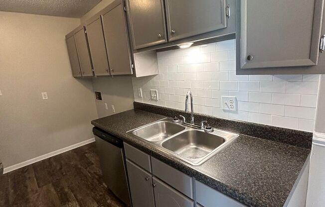 1 bed, 1 bath, 616 sqft, $878, Unit 38