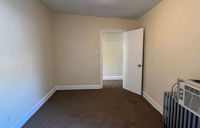 3 beds, 1 bath, $1,800, Unit 2