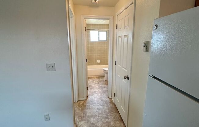 1 bed, 1 bath, $1,000, Unit 09