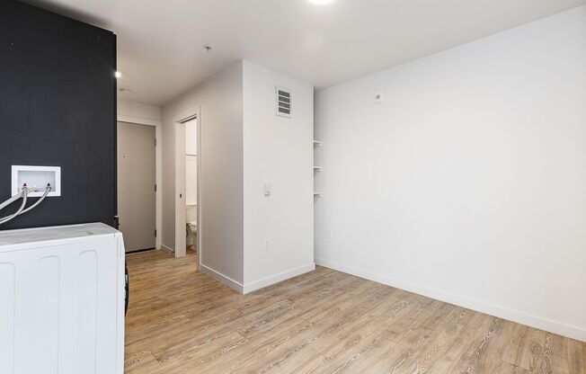 Studio, 1 bath, 187 sqft, $915, Unit 212