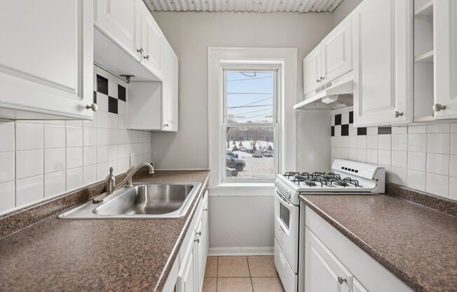 2 beds, 1 bath, 720 sqft, $1,395, Unit 102