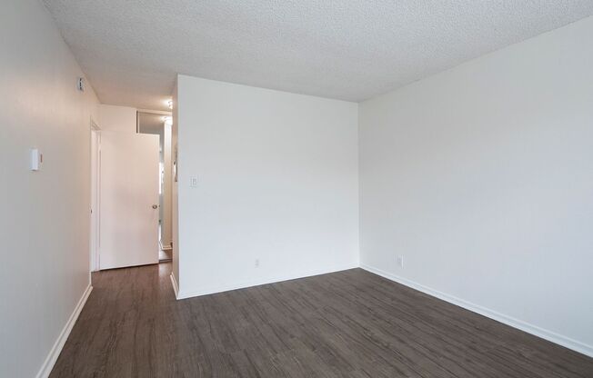 2 beds, 2 baths, 987 sqft, $2,895, Unit 40-10