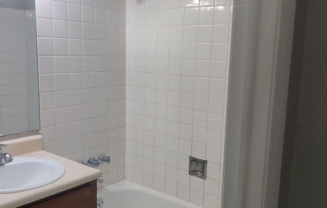 1 bed, 1 bath, $750, Unit 228