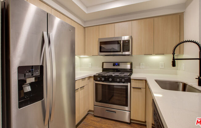 2 beds, 2 baths, 1,016 sqft, $4,021, Unit 256