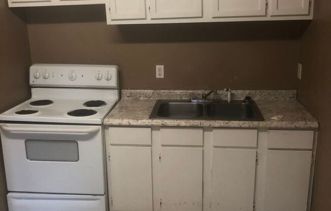 1 bed, 1 bath, 650 sqft, $575, Unit Unit 4