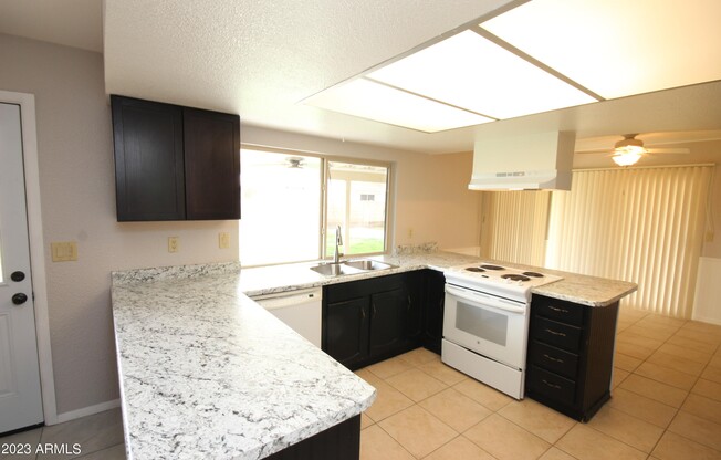 6215 W DESERT HLS DR