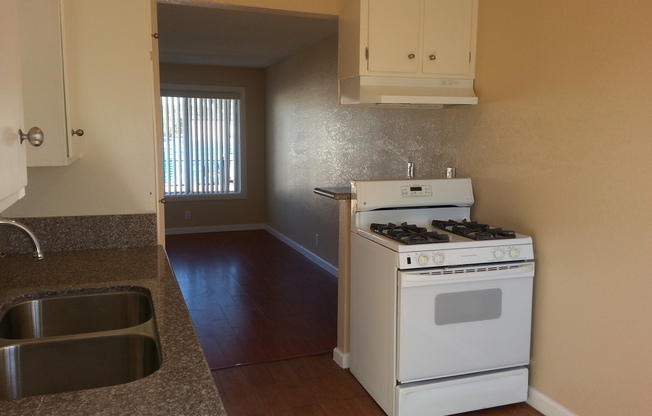 2 beds, 1 bath, $1,950, Unit 24