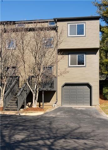 Beautiful Green Hills Townhome With Garage