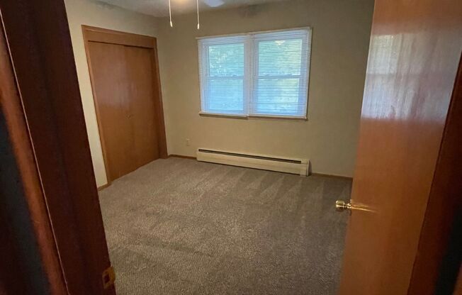 2 beds, 1 bath, 800 sqft, $900, Unit 202