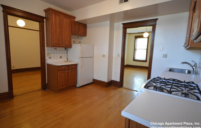 3806 N Greenview Ave 6