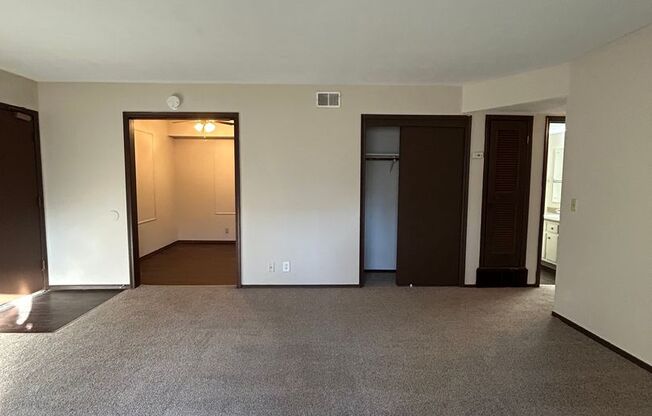 2 beds, 1 bath, 1,000 sqft, $960, Unit #2