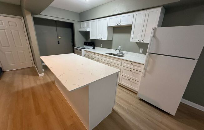 2/1.5 townhome Grant Park Available Now !