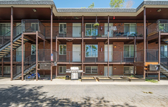 Roberta Street Apartments