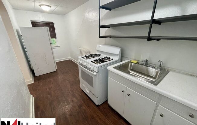 Studio, 1 bath, 390 sqft, $650, Unit Unit 206