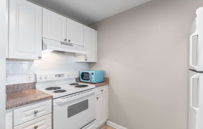 Beautiful One Bed One Bath Green Hills Condo
