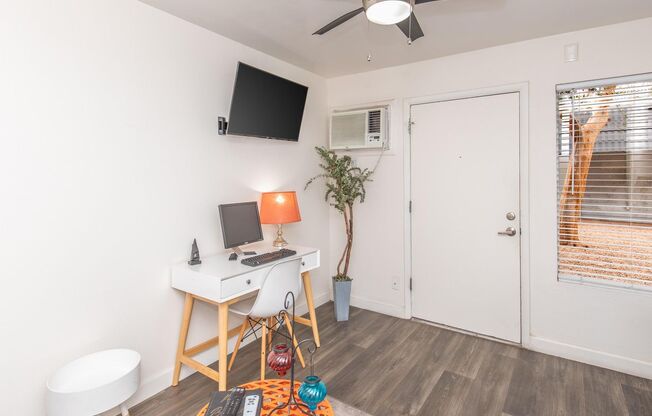 Studio, 1 bath, 450 sqft, $1,135, Unit J208