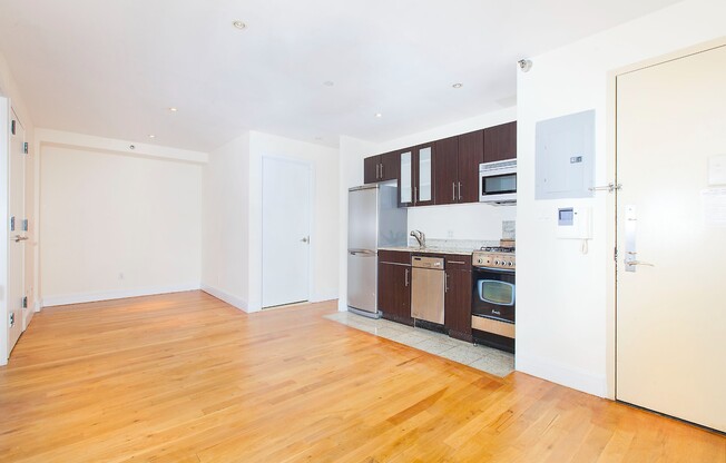 2 beds, 1 bath, $5,495, Unit 3G