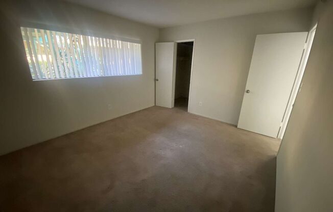 2 beds, 1 bath, $2,350, Unit 04