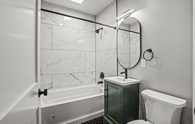 Rare Kenwood townhome, Across from Campus