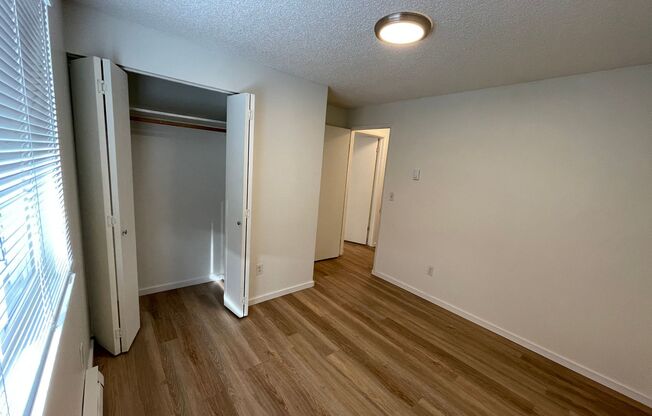 2 beds, 1 bath, 780 sqft, $1,100, Unit 11