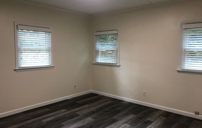 3 beds, 1 bath, $2,600