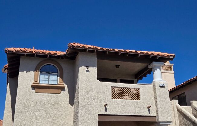 A Gorgeous 2 Bedroom, 2 Bathroom Condo Centrally Located.