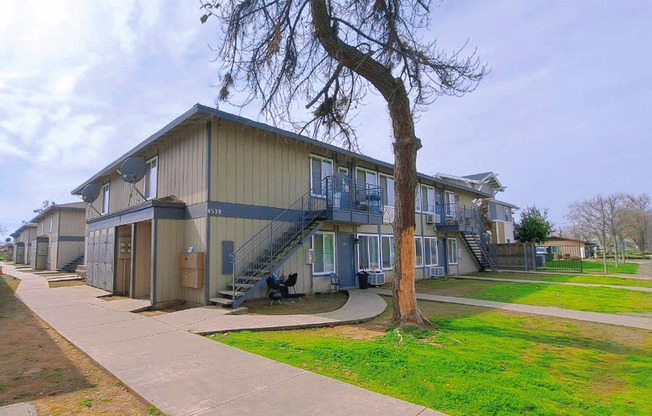4538 E Hamilton