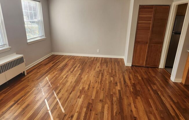 2 beds, 1 bath, 897 sqft, $2,235, Unit B-05