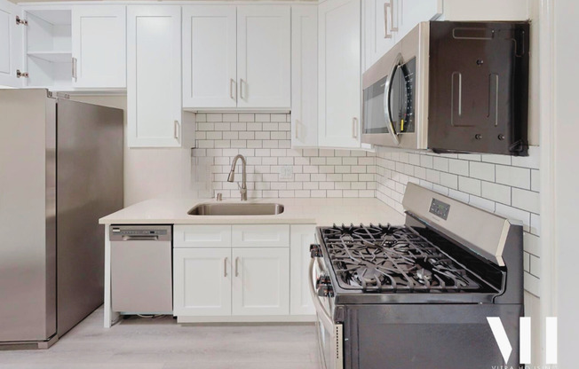 27 West Apartment Homes Near USC Campus!