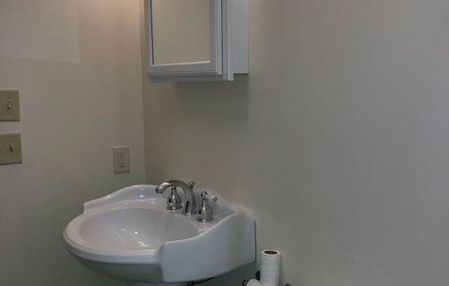 1 bed, 1 bath, 660 sqft, $1,795, Unit Apt. B