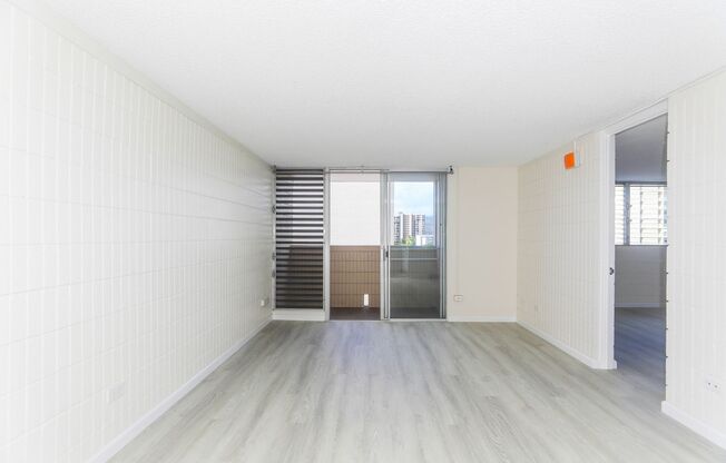 Sunset Lakeview - Fully renovated 3 bedroom, 2 bath on lower floor comes with tandem parking for 2 cars.