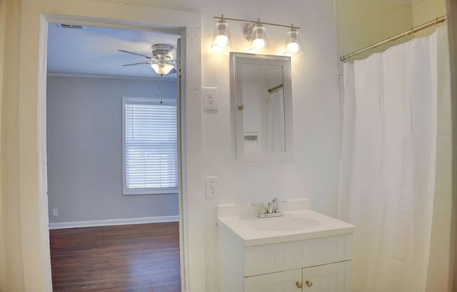 2 beds, 1 bath, 770 sqft, $1,250, Unit 4615 E 4th Place