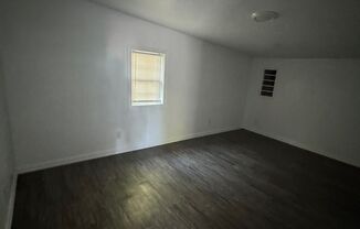 2 beds, 1 bath, 700 sqft, $1,195