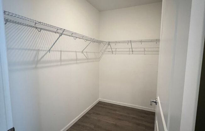 Studio, 1 bath, 700 sqft, $1,200, Unit Apt 211