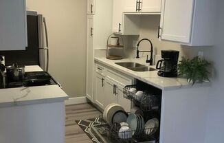 2 beds, 2 baths, 900 sqft, $3,750, Unit 13