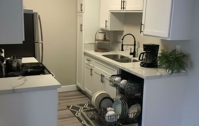 2 beds, 2 baths, 900 sqft, $3,750, Unit 13