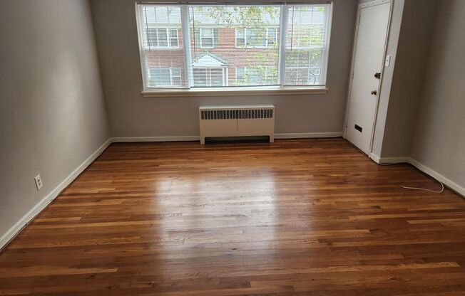 2 beds, 1 bath, 897 sqft, $2,305, Unit G-17