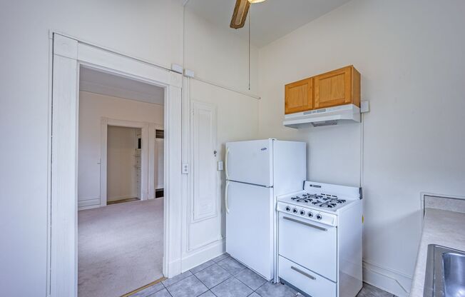 Studio, 1 bath, $1,750, Unit 1014 Walnut St. #B - LU