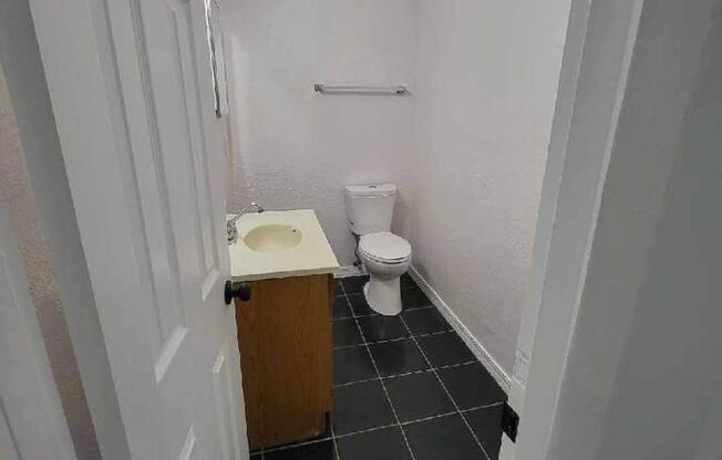 2 beds, 1.5 baths, 900 sqft, $775, Unit Apt 608