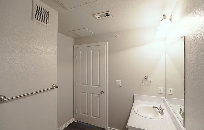 2 beds, 2 baths, 950 sqft, $1,236
