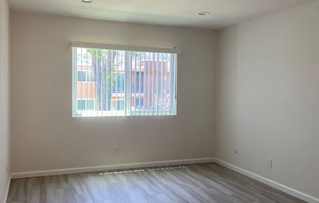 1 bed, 1 bath, 728 sqft, $1,950, Unit 945-50