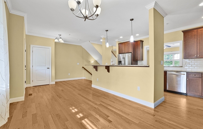 960 MAIN ST