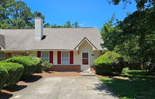 Don't miss out on this 2 bed 2.5 bath condo located in Marietta