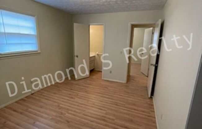 3 beds, 1.5 baths, $1,250