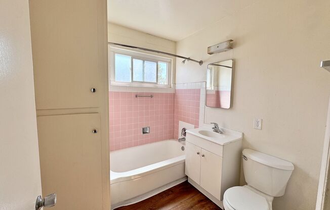1 bed, 1 bath, 698 sqft, $1,250, Unit 212