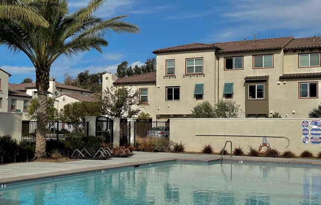 Camarillo | Springville | 4 Bed + 3.5 Bath | UNFURNISHED Townhome | 329 Solares